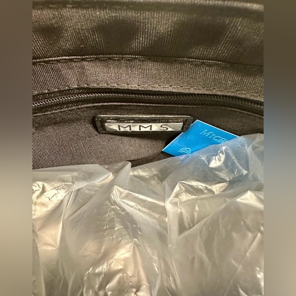 NWT Black Quilted Crossbody Bag w/ Cream Sherpa Trim, Trendy Y2K Winter Purse - Picture 13 of 15